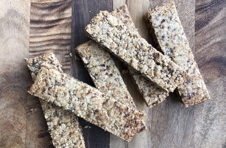 Cinnamon oatmeal cookie bars: sorta kinda like Clif Z-bars