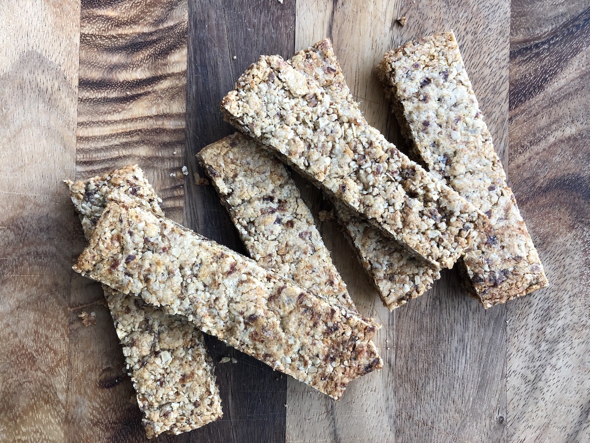 Cinnamon oatmeal cookie bars: sorta kinda like Clif Z-bars